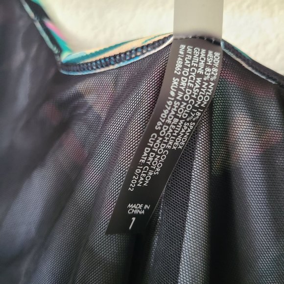 Torrid Active Wireless Mesh High Neck One Piece Swimsuit Plus Size 1X - Picture 10 of 11